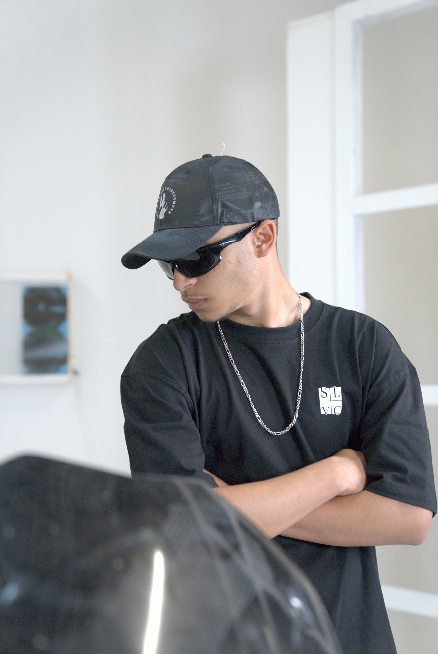 TEE SHIRT SLVC  BASIC COL ROND COUPE AJUSTÉE (Logo Carré) Noir