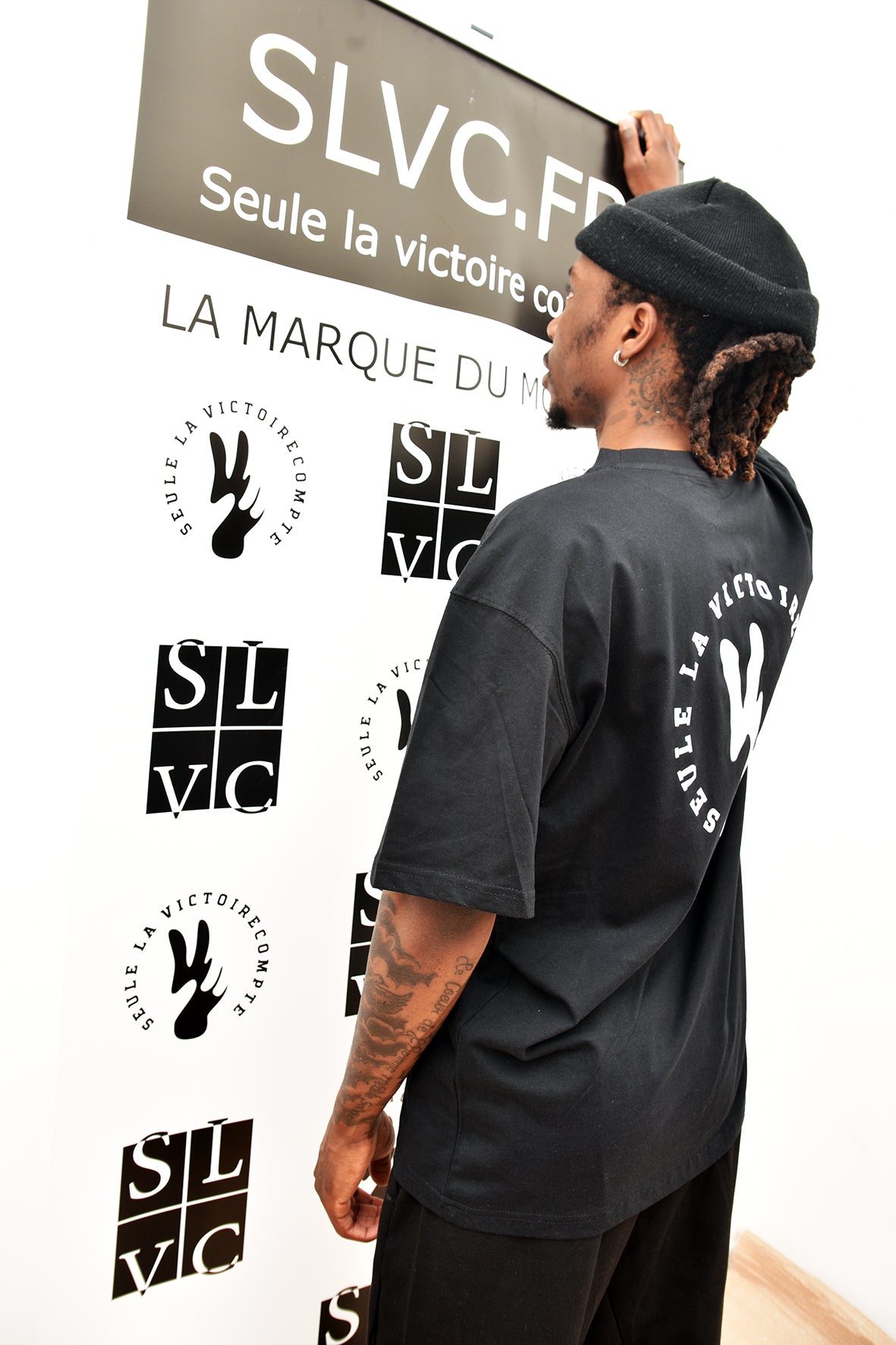Tee-shirt SLVC CHICAGO VICTORY BLACK Oversized logo blanc au dos (Unisex)